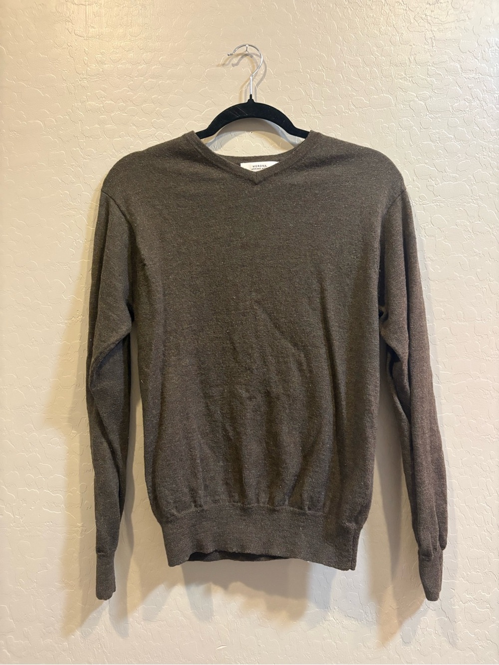 Merona Men's V-Neck Brown Knit Sweater 100% merino wool